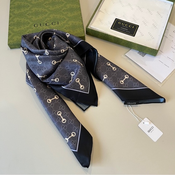 Gucci Sophisticated Black and Gray Scarf - Picture 1 of 8